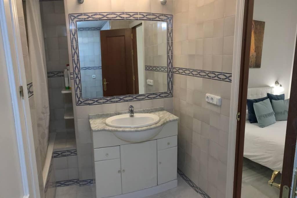 Apartment 1 Minute From Cathedral. Feel The Heart Of